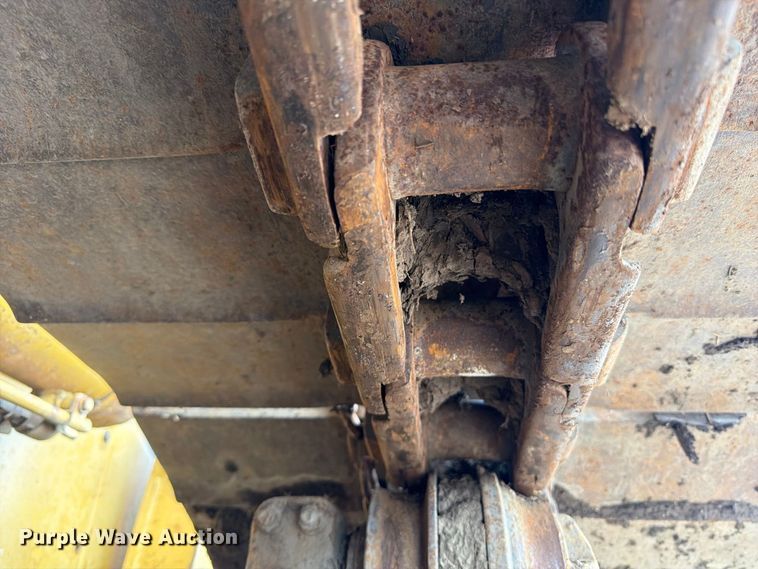 image for item OE9723 1981 Caterpillar D4H dozer