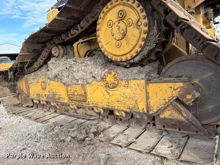 image for item OE9723 1981 Caterpillar D4H dozer