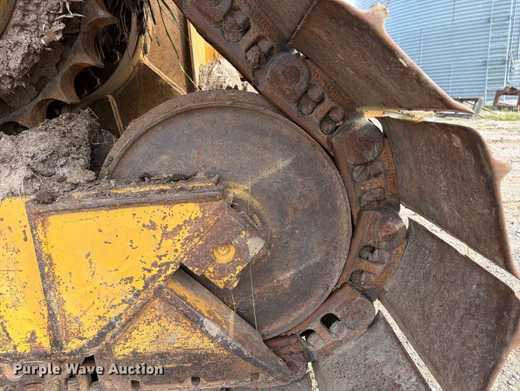 image for item OE9723 1981 Caterpillar D4H dozer