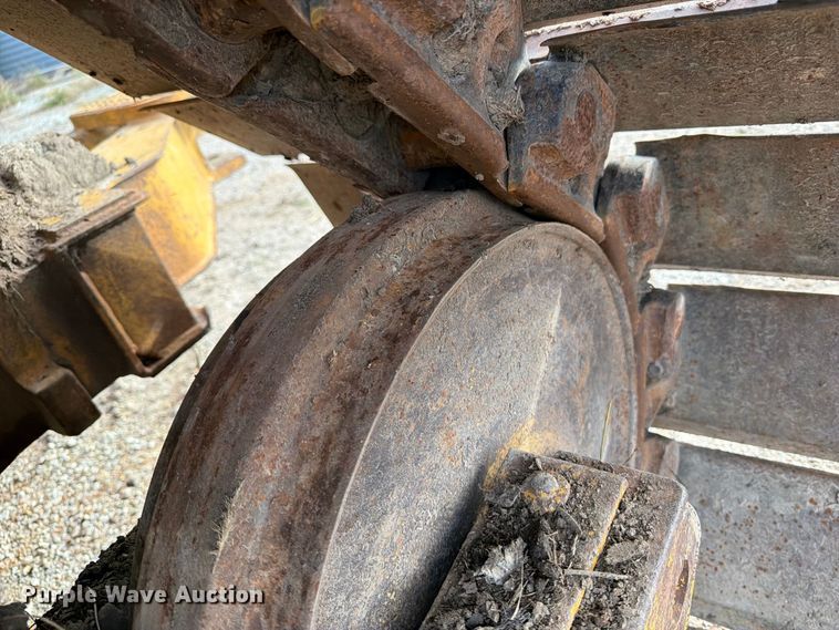 image for item OE9723 1981 Caterpillar D4H dozer