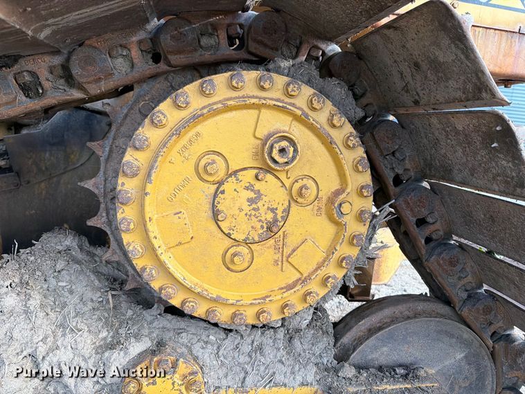 image for item OE9723 1981 Caterpillar D4H dozer