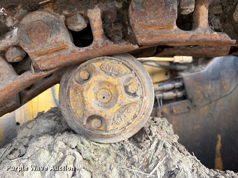 image for item OE9723 1981 Caterpillar D4H dozer