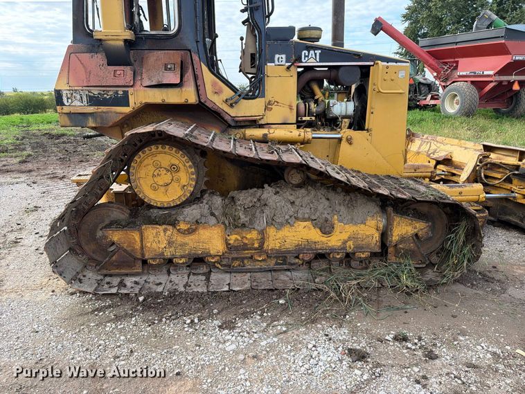 image for item OE9723 1981 Caterpillar D4H dozer