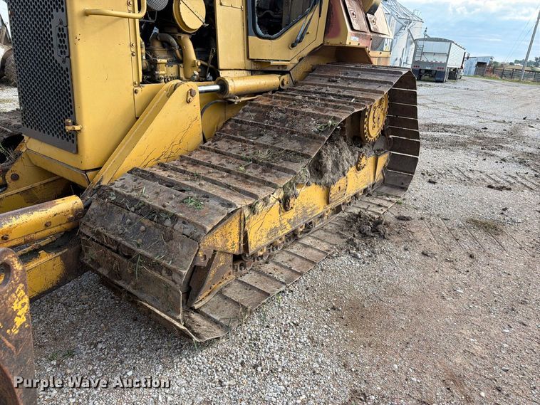 image for item OE9723 1981 Caterpillar D4H dozer