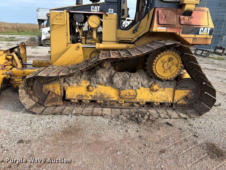 image for item OE9723 1981 Caterpillar D4H dozer