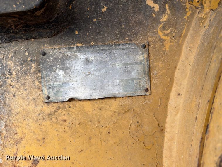 image for item OE9723 1981 Caterpillar D4H dozer