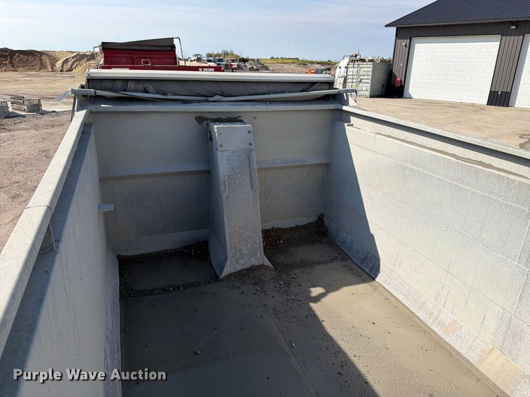 image for item OE9726 1992 Brady Truck Equip end dump pup trailer