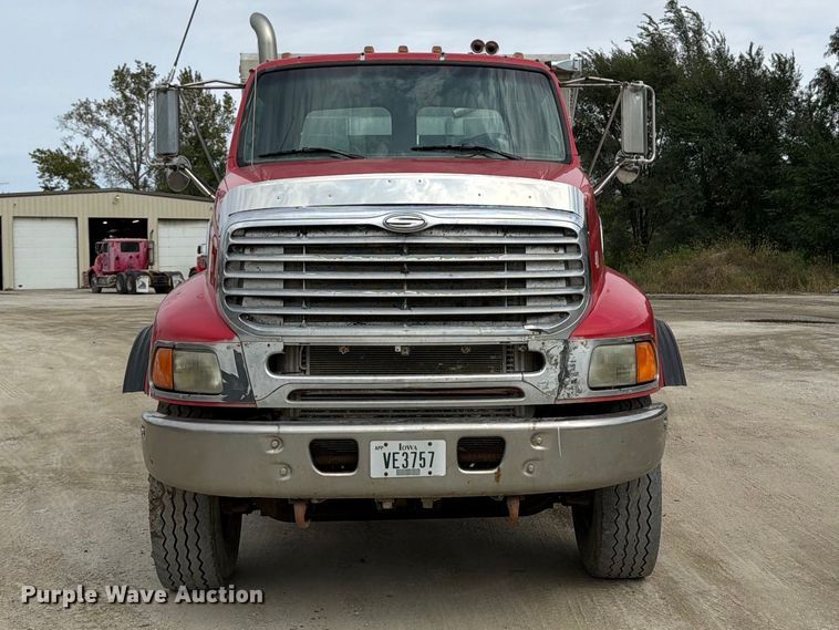 image for item OE9728 2007 Sterling Truck LT9500 dump truck