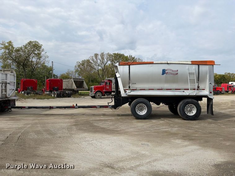 image for item OE9728 2007 Sterling Truck LT9500 dump truck