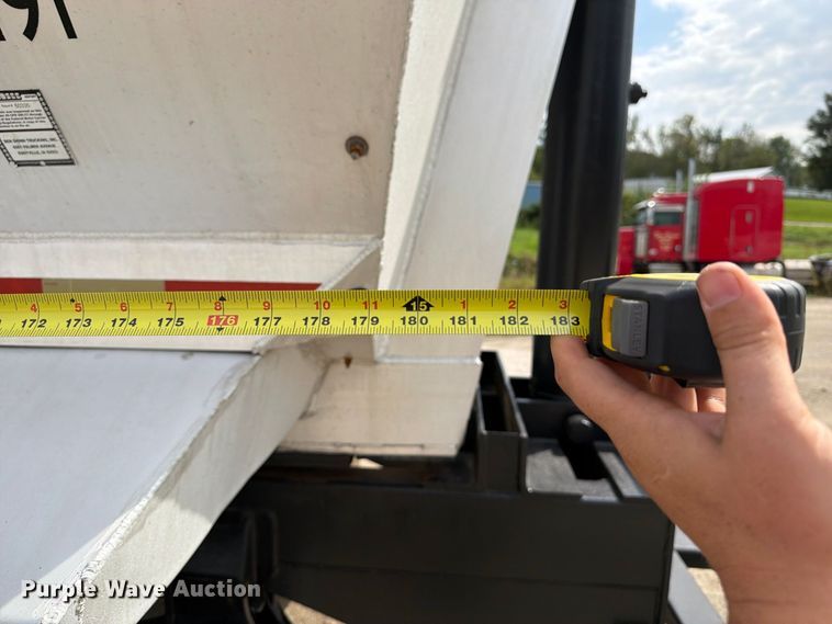 image for item OE9728 2007 Sterling Truck LT9500 dump truck