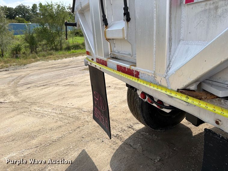 image for item OE9728 2007 Sterling Truck LT9500 dump truck