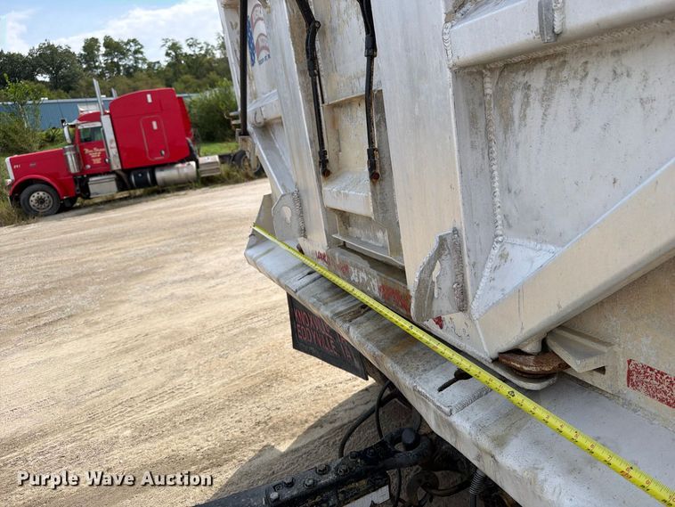 image for item OE9728 2007 Sterling Truck LT9500 dump truck