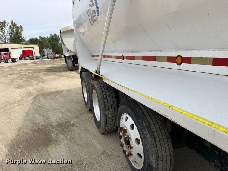 image for item OE9728 2007 Sterling Truck LT9500 dump truck