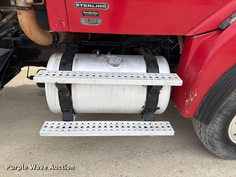 image for item OE9728 2007 Sterling Truck LT9500 dump truck