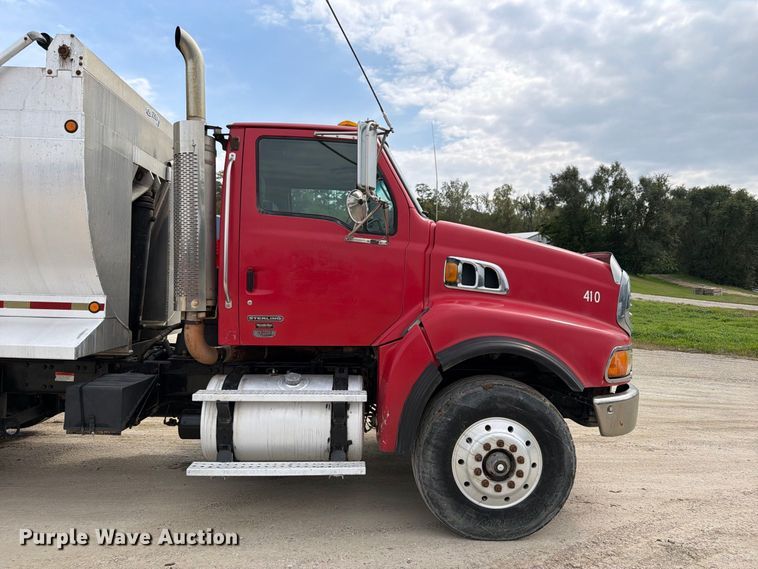 image for item OE9728 2007 Sterling Truck LT9500 dump truck