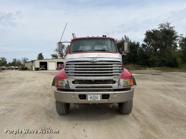 image for item OE9728 2007 Sterling Truck LT9500 dump truck