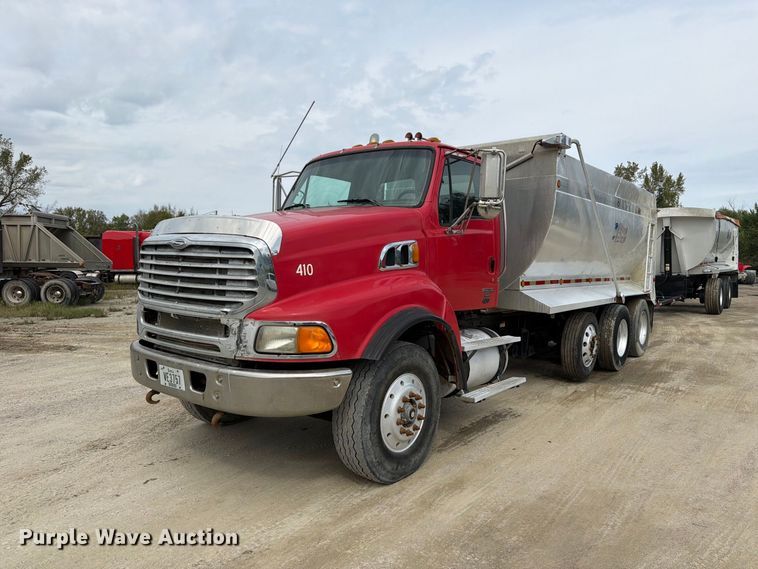 image for item OE9728 2007 Sterling Truck LT9500 dump truck