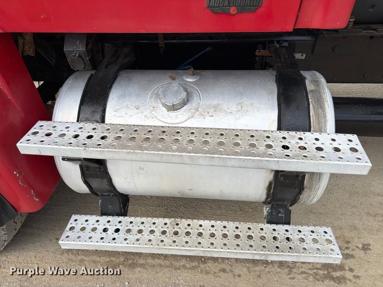 image for item OE9728 2007 Sterling Truck LT9500 dump truck