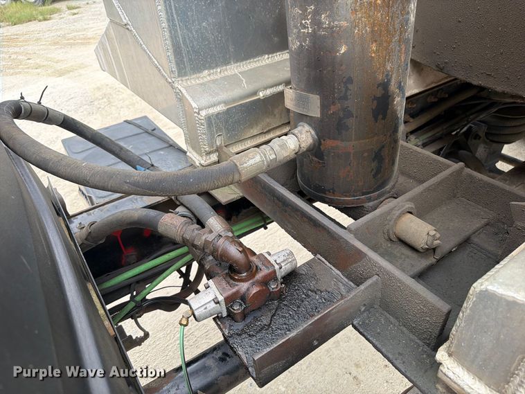 image for item OE9728 2007 Sterling Truck LT9500 dump truck