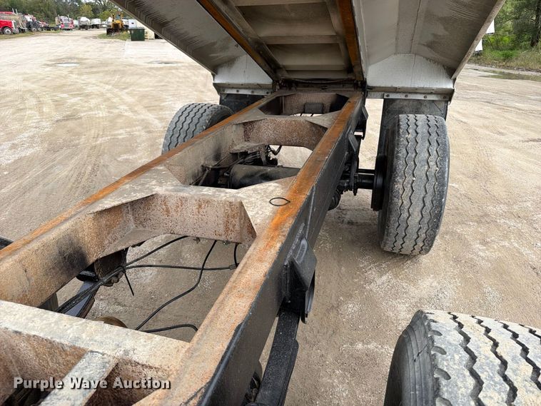 image for item OE9728 2007 Sterling Truck LT9500 dump truck