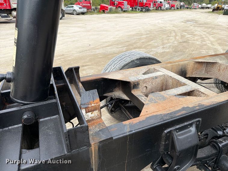 image for item OE9728 2007 Sterling Truck LT9500 dump truck