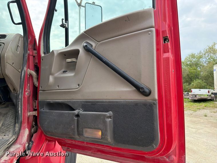image for item OE9728 2007 Sterling Truck LT9500 dump truck