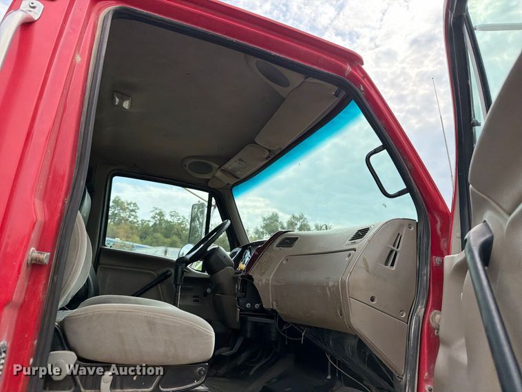 image for item OE9728 2007 Sterling Truck LT9500 dump truck