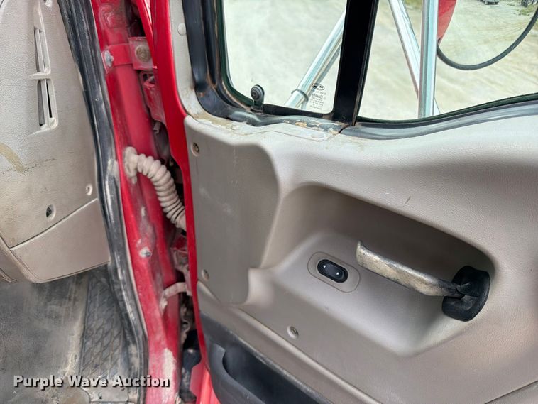 image for item OE9728 2007 Sterling Truck LT9500 dump truck