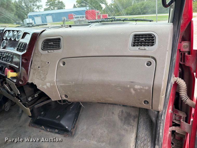 image for item OE9728 2007 Sterling Truck LT9500 dump truck