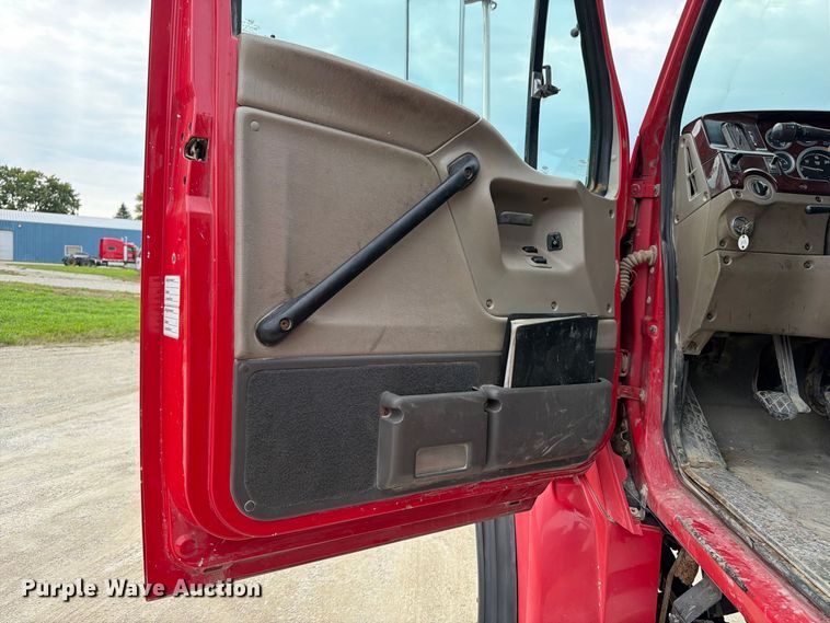 image for item OE9728 2007 Sterling Truck LT9500 dump truck