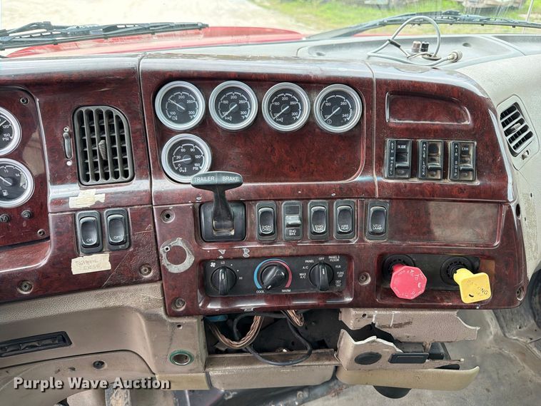 image for item OE9728 2007 Sterling Truck LT9500 dump truck