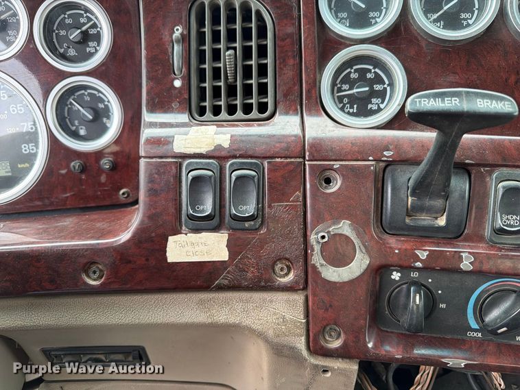image for item OE9728 2007 Sterling Truck LT9500 dump truck