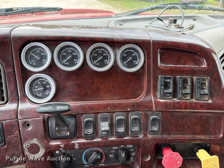 image for item OE9728 2007 Sterling Truck LT9500 dump truck
