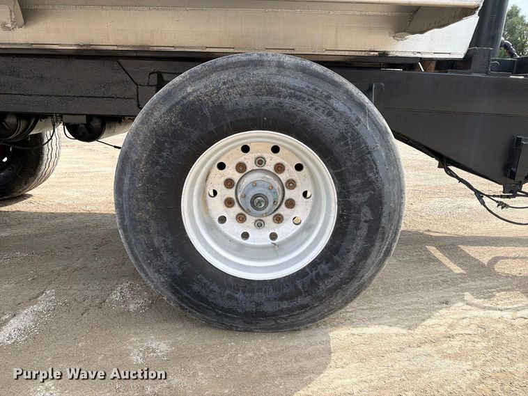 image for item OE9728 2007 Sterling Truck LT9500 dump truck