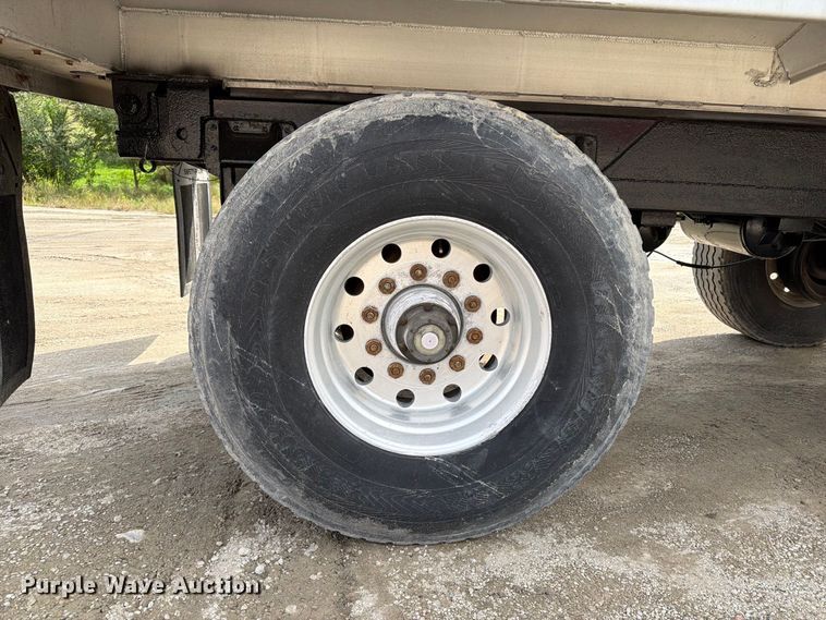 image for item OE9728 2007 Sterling Truck LT9500 dump truck