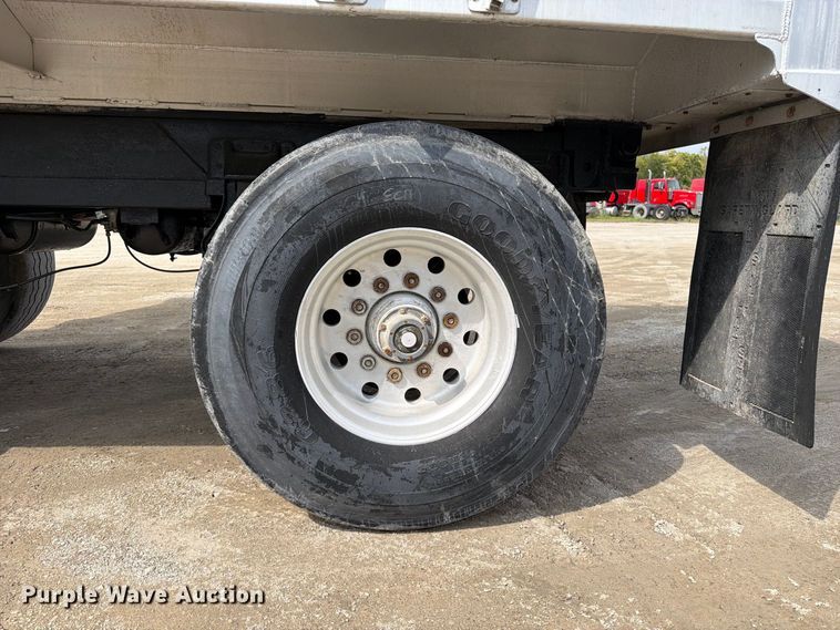 image for item OE9728 2007 Sterling Truck LT9500 dump truck