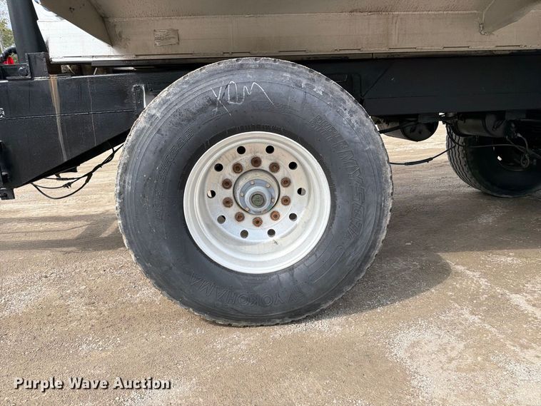image for item OE9728 2007 Sterling Truck LT9500 dump truck