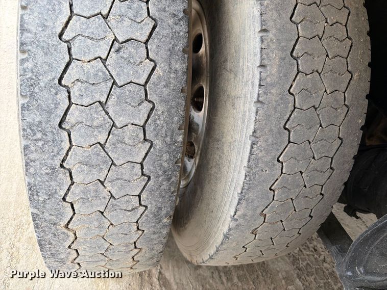 image for item OE9728 2007 Sterling Truck LT9500 dump truck