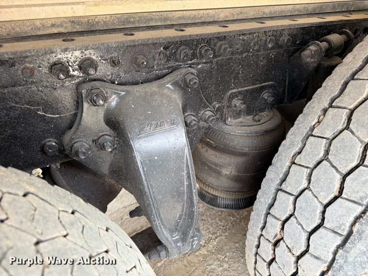 image for item OE9728 2007 Sterling Truck LT9500 dump truck
