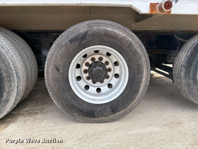 image for item OE9728 2007 Sterling Truck LT9500 dump truck