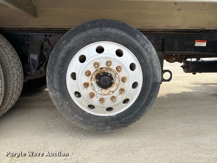 image for item OE9728 2007 Sterling Truck LT9500 dump truck