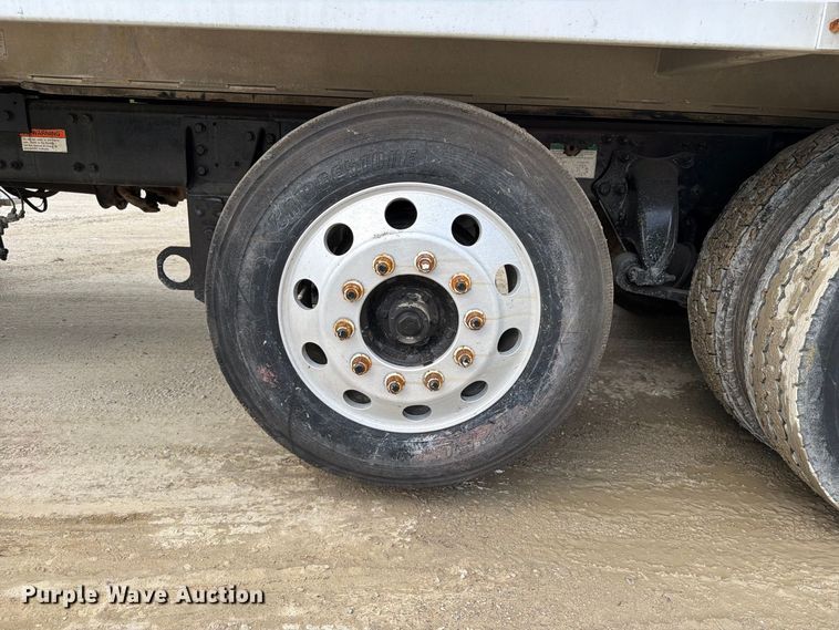 image for item OE9728 2007 Sterling Truck LT9500 dump truck