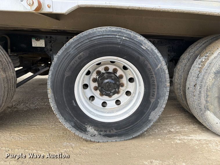 image for item OE9728 2007 Sterling Truck LT9500 dump truck