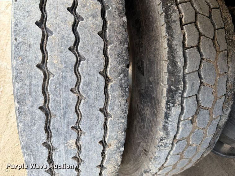 image for item OE9728 2007 Sterling Truck LT9500 dump truck