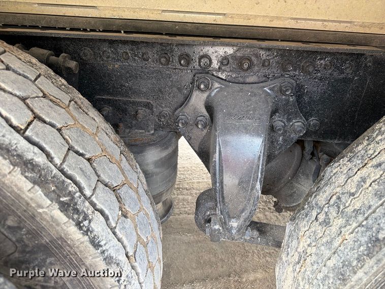 image for item OE9728 2007 Sterling Truck LT9500 dump truck