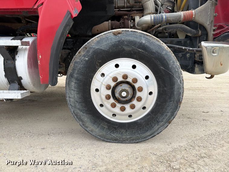 image for item OE9728 2007 Sterling Truck LT9500 dump truck