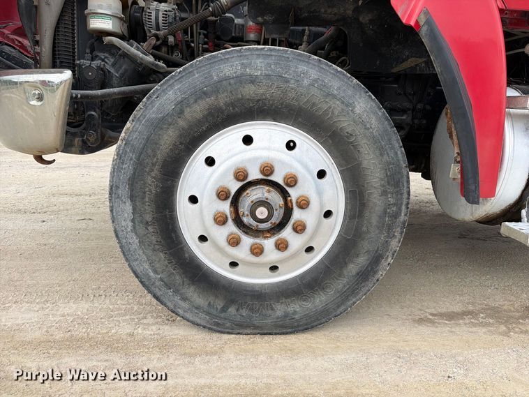 image for item OE9728 2007 Sterling Truck LT9500 dump truck