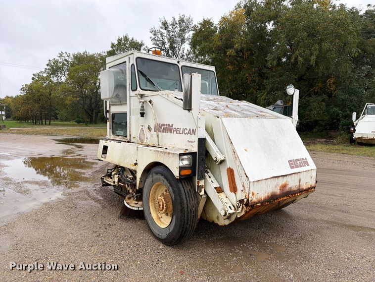 image for item OE9736 1997 Elgin Pelican P series sweeper