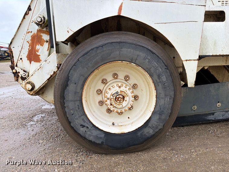 image for item OE9736 1997 Elgin Pelican P series sweeper