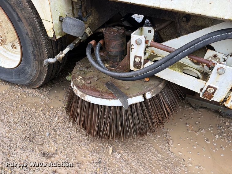 image for item OE9737 1999 Elgin Pelican P series sweeper